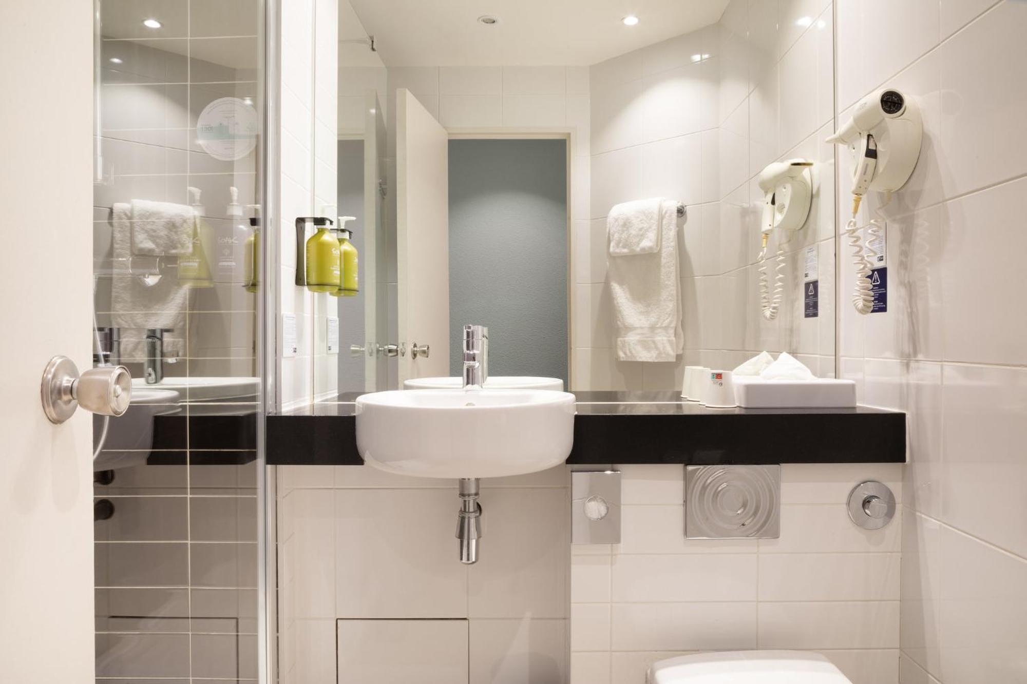 Express By Ihg Hotel